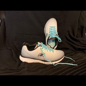 Skechers SZ 8 Wm Skech-Knit Sneakers